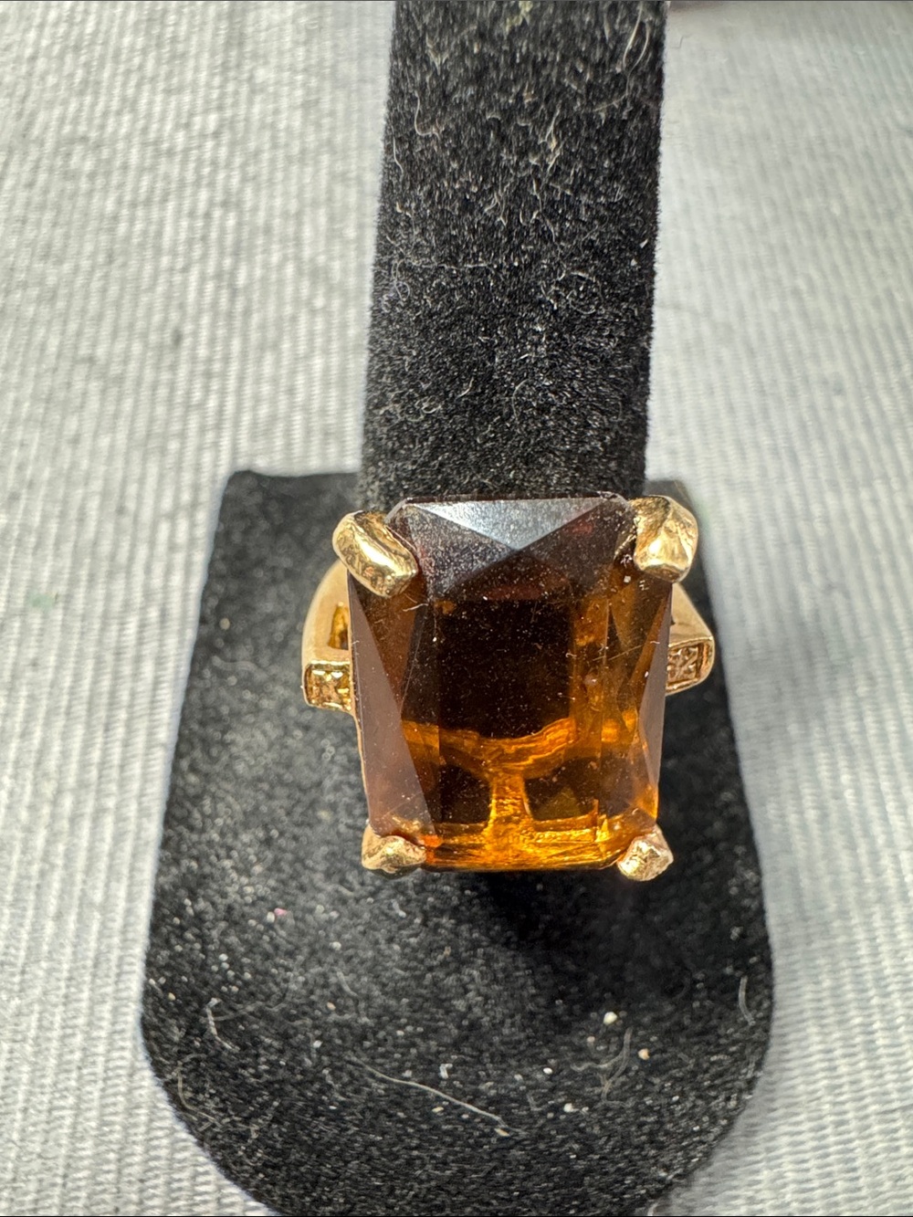 Vintage Source Unknown Gold-Tone Ring with Amber Brown Rectangular Stone